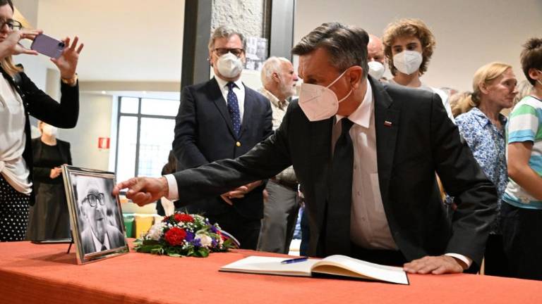 »Bil je svetilnik v zalivu«