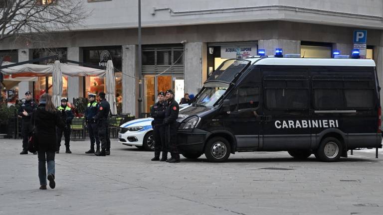 V eni noči razbili šipe dveh barov