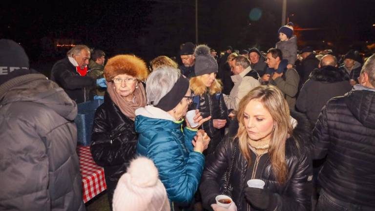 S čezmejno baklado pomagali hospicu