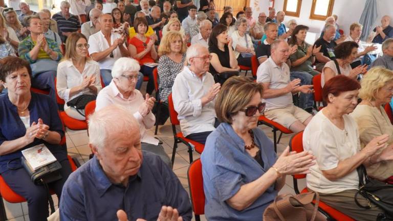 Skozi trpko zgodbo dedka opisal zatiranje Slovencev