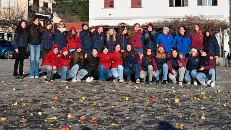 Okrogla obletnica obmetavanja z jabolki