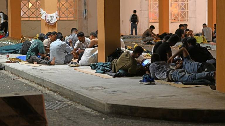 Beguncem ponoči kradejo čevlje in nahrbtnike