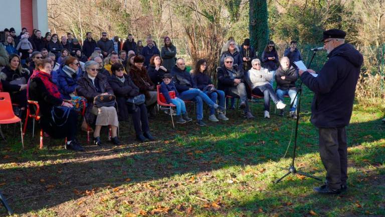Ob obletnici otroci vrtcu zapeli himno