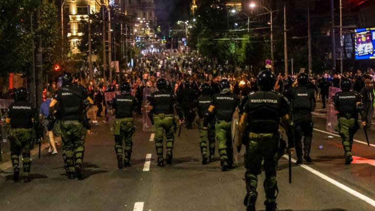 V protestih ranjenih več deset ljudi