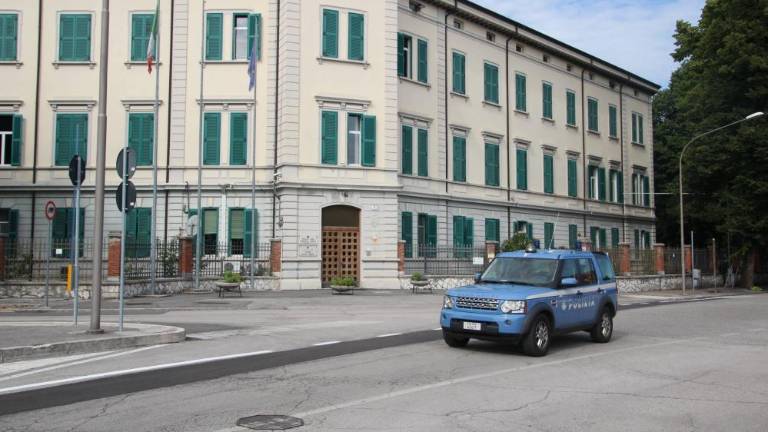 Policisti obravnavali nasilna moška