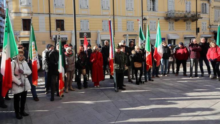 Decima Mas z vencem na občini, protest antifašistov na Korzu