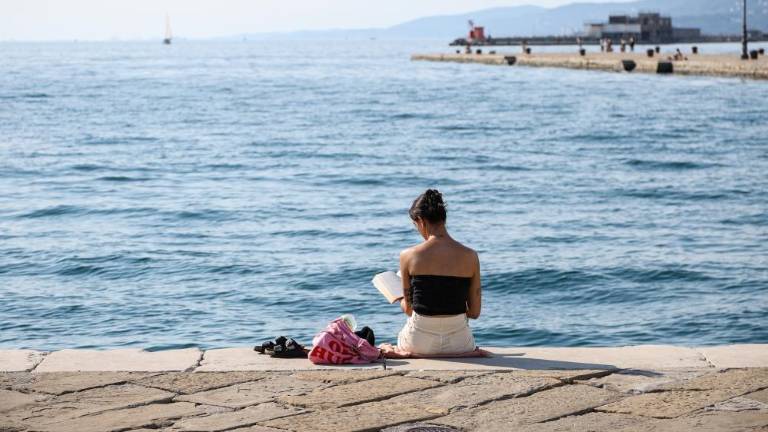 Od četrtka v Trstu rdeče opozorilo zaradi vročine