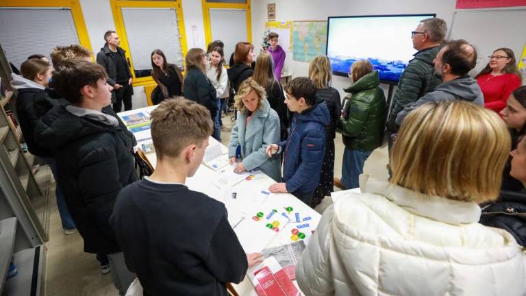 Slovenske drugostopenjske srednje šole na stežaj odprle vrata