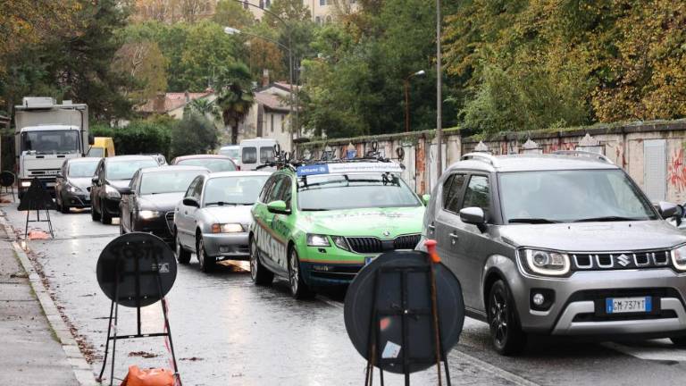 V ulicah Terza Armata in Scuola Agraria nastajajo zastoji