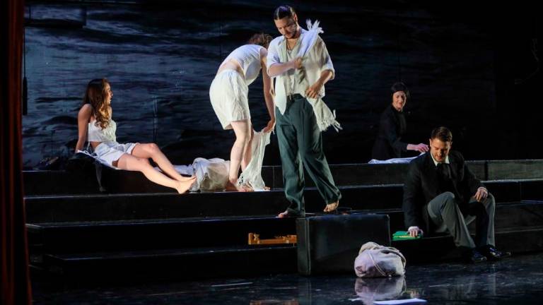 Zaživel lirični muzikal Besneče morje