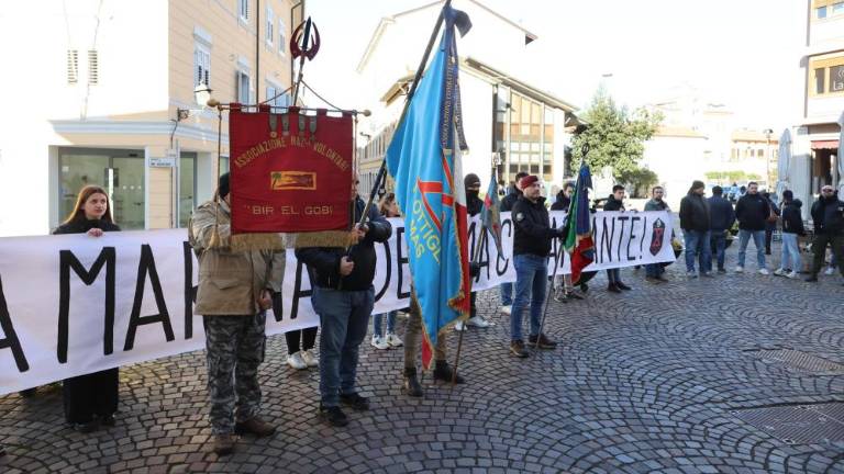 Decima Mas z vencem na občini, protest antifašistov na Korzu