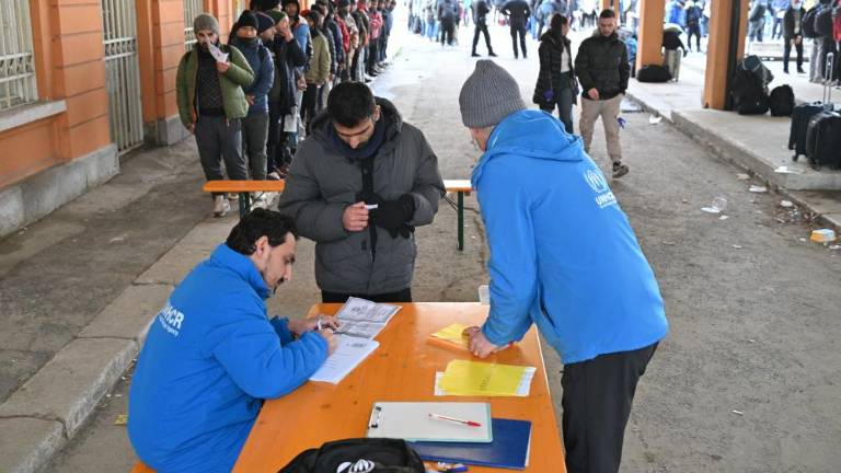 V Starem pristanišču novo premeščanje migrantov