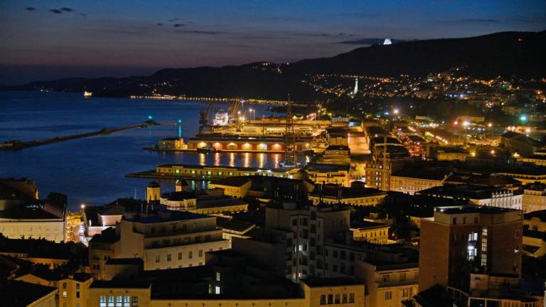 Vse več tujcev bi si dom uredilo v Trstu