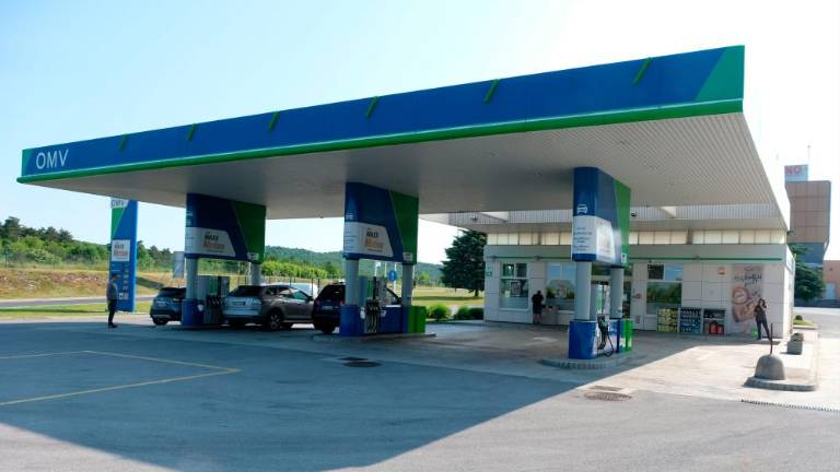 Malenkostna sprememba cene bencina v Sloveniji