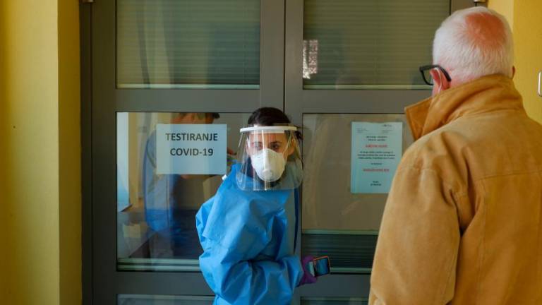 V Sloveniji rahel porast okužb z novim koronavirusom