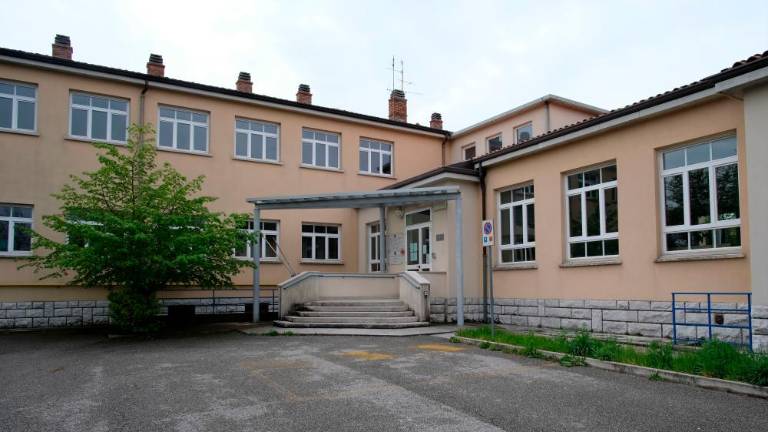 Na nasprotnih si »šolskih okopih«