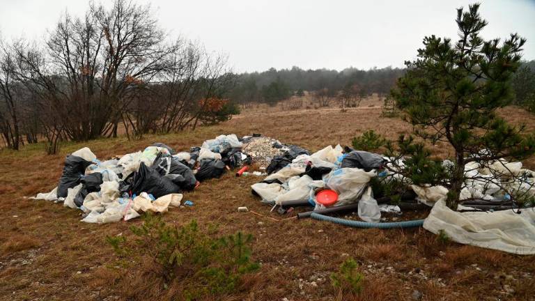 Za odstranitev odpadkov imajo »zvezane roke«