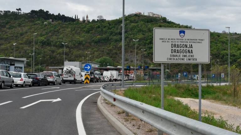 Slovenija podaljšala nadzor na mejah s Hrvaško in z Madžarsko