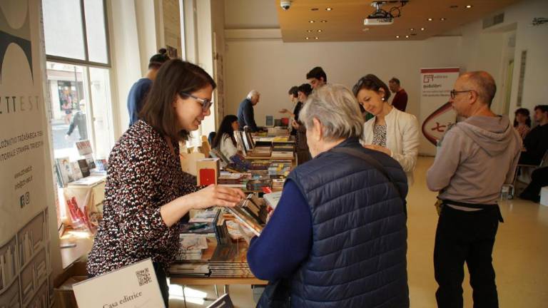 Čezmejni knjižni sejem privabljal v Trgovski dom