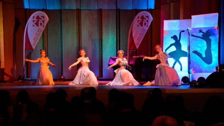 Revija ZSKD Do svobodnega giba