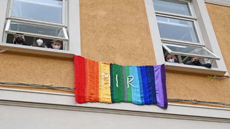 Solidarni z Ukrajinci in vsemi, ki potrebujejo pomoč