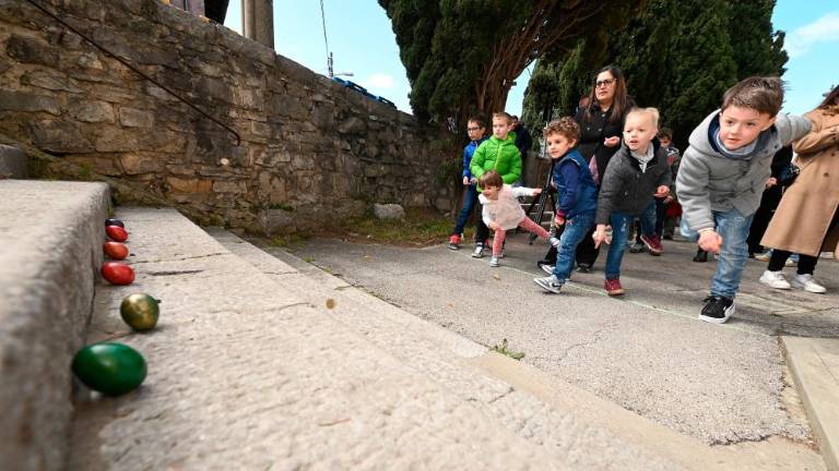 S kovanci zadevali jajca in se veselili nagrade