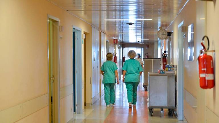 Manjša incidenca, več hospitaliziranih