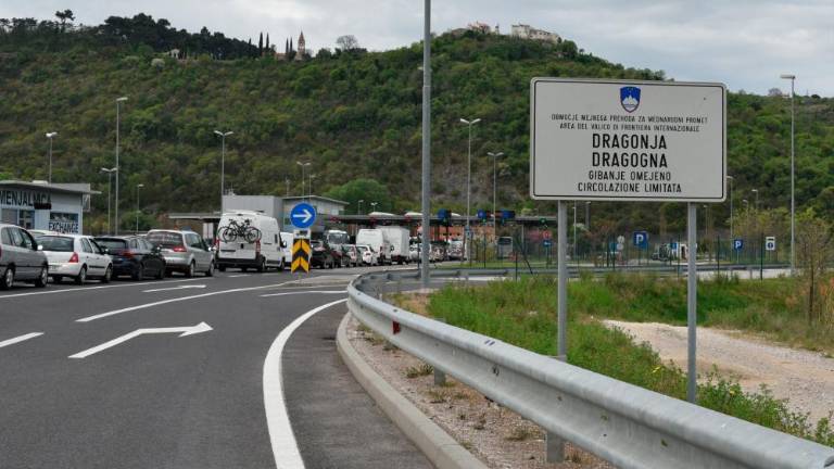 Tudi na Obali ponekod zastoji