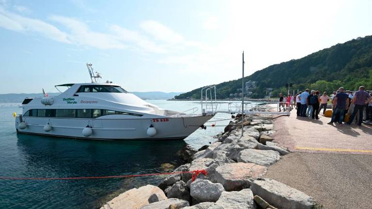 Dežela financira poletne pomorske povezave