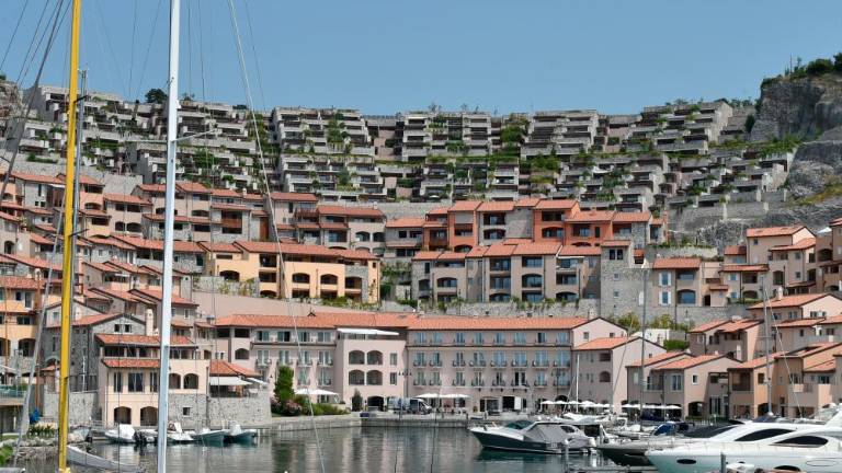 Upajo, da bodo zaposleni začeli kmalu spet delati