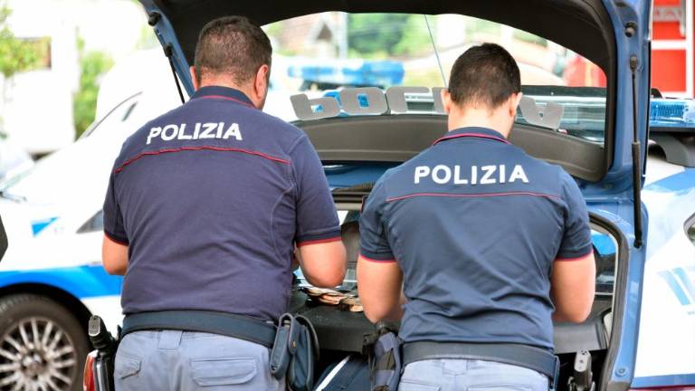 Pokazal je ponarejeno osebno izkaznico