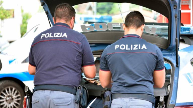 Policisti aretirali tihotapca migrantov