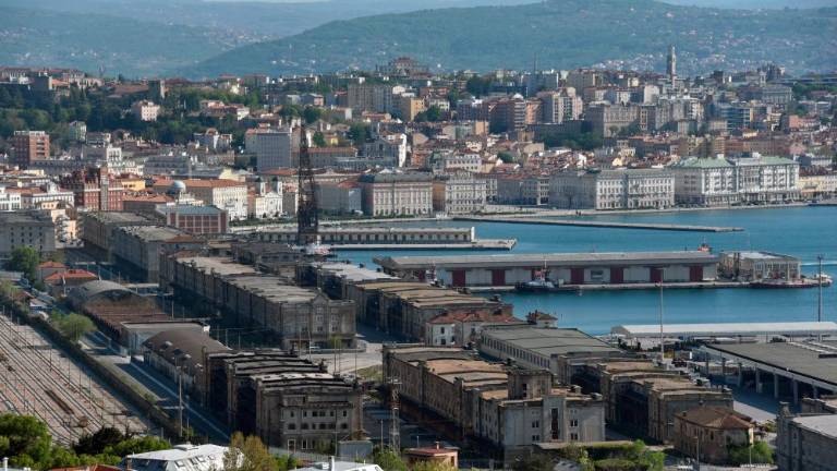 Dežela bo v roku desetih let preselila tisoč zaposlenih