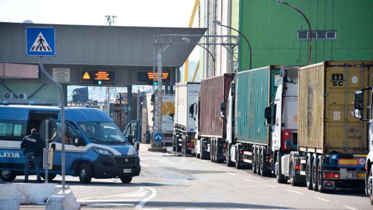 Tovornjaki v pristanišče le z digitalnim obvestilom o prihodu