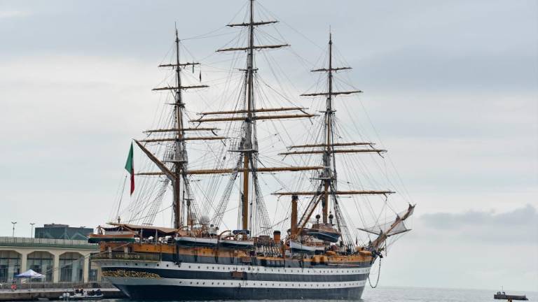 Morska parada ob prihodu vojaške ladje Vespucci v Trst