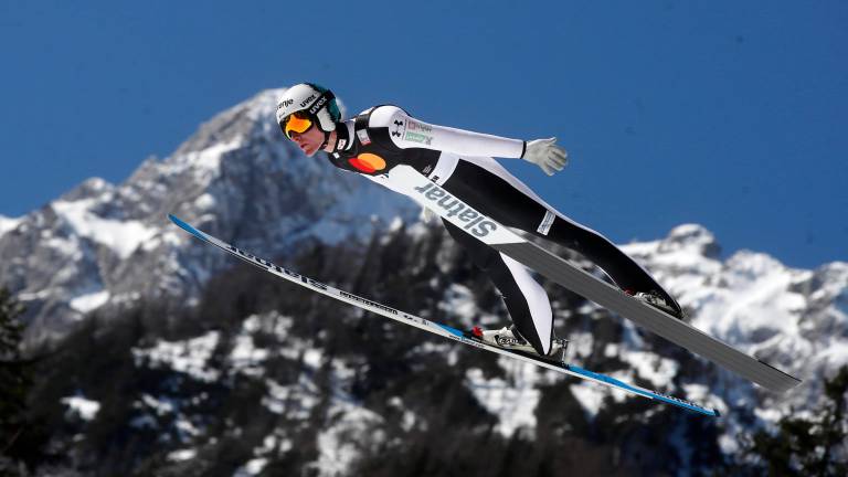 Slovenski smučarski skakalci samo peti v Planici