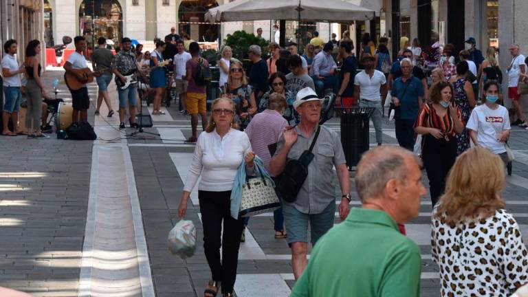 Jutri se začnejo razprodaje