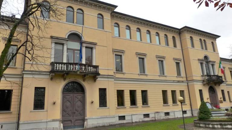 Tabla v spomin na Normo Cossetto buri duhove