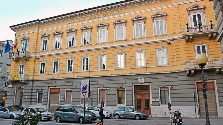 Ugotavljali bodo pristojnosti, ki bi jih lahko prenesli na pokrajine