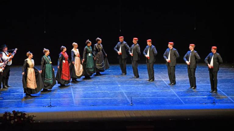 Folklorni ansambel Lado