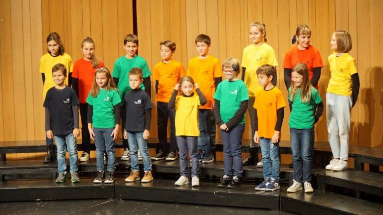 Mali in mladi pevci uvedli v praznični čas