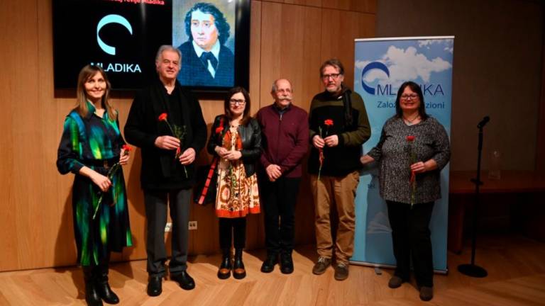 Prvi nagradi natečaja Mladike romata v Ljubljano