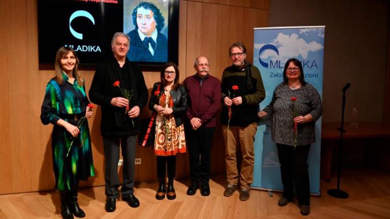 Prvi nagradi natečaja Mladike romata v Ljubljano