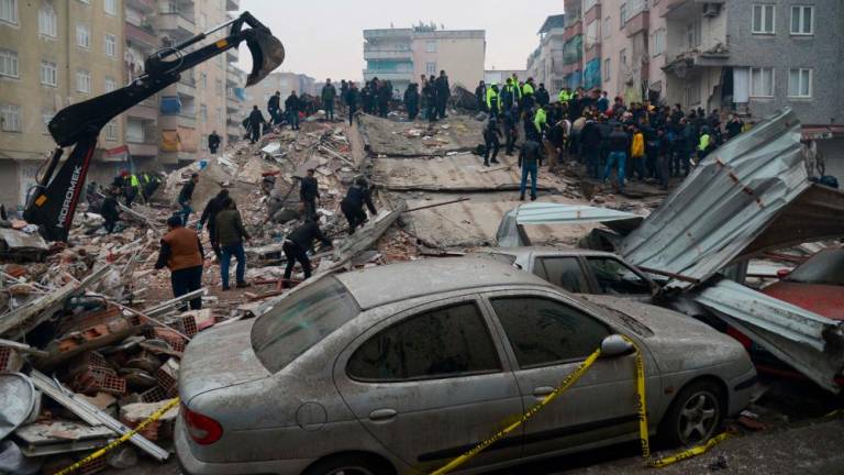 Močan potres na jugovzhodu Turčije, najmanj 1600 mrtvih, več tisoč ranjenih