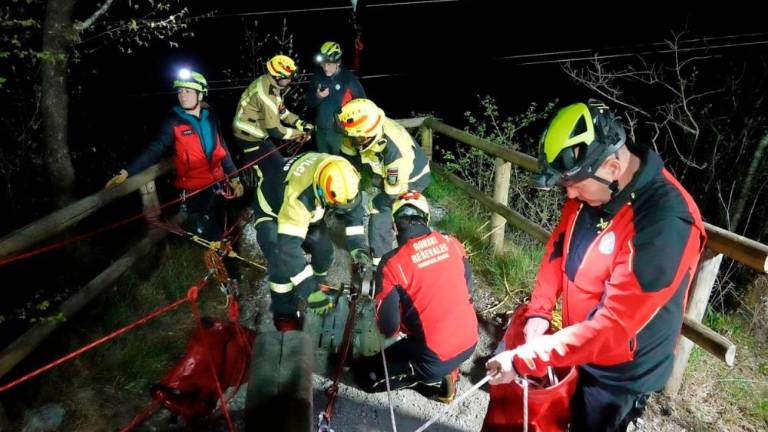 S ceste padel v prepad in podlegel poškodbam