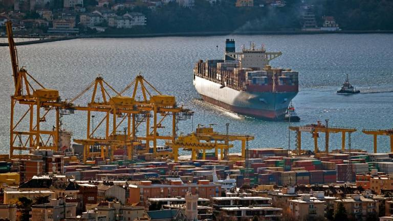 Lani rekorden promet v tržaškem pristanišču