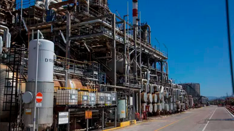 Cene nafte po začasni prekinitvi ognja med ZDA in Iranom krepko navzdol