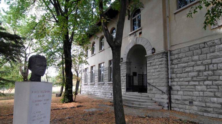 Župan bi namesto bazovske šole obnovil gropajsko