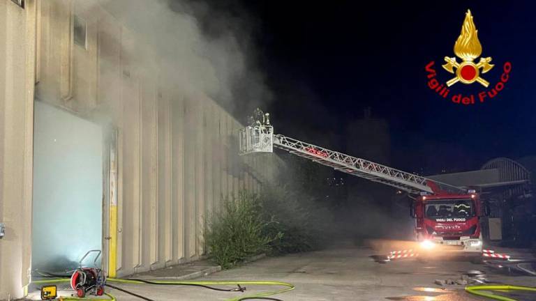 V industrijski coni gorelo skladišče