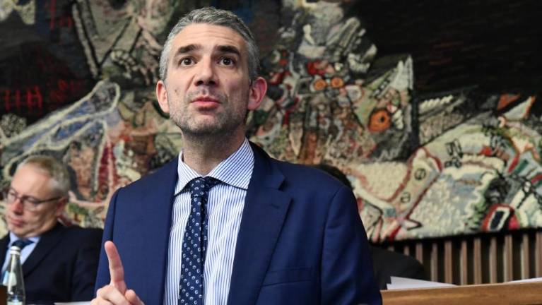 Roberti je šel svojo pot, dnevniku odvzel del sredstev